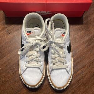 Nike Court Legacy